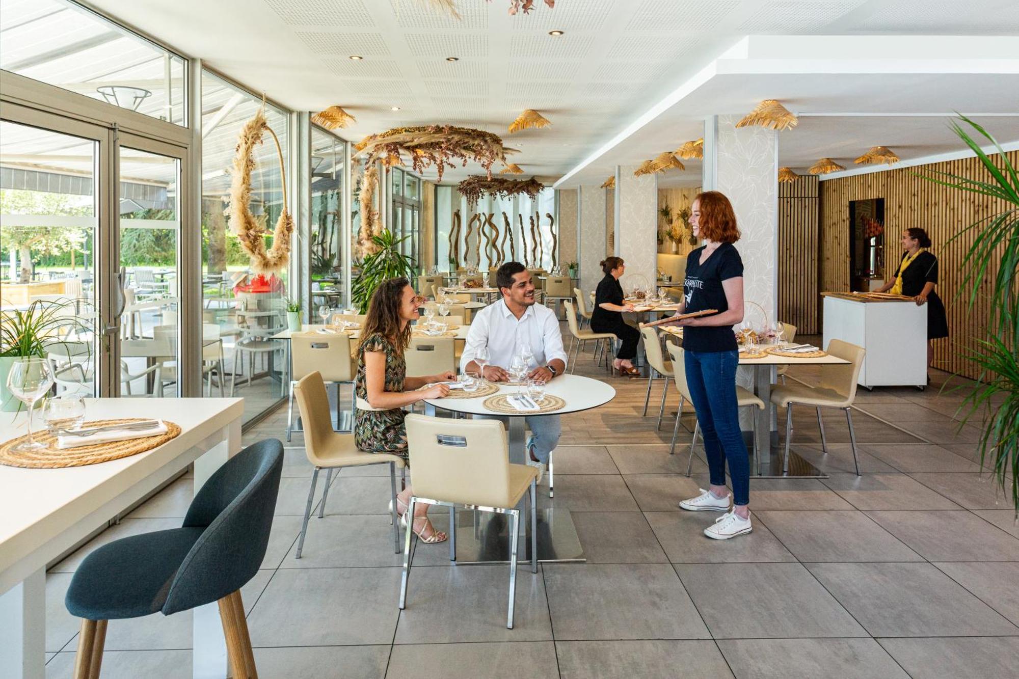 Novotel Pau Pyrenees レスカー エクステリア 写真
